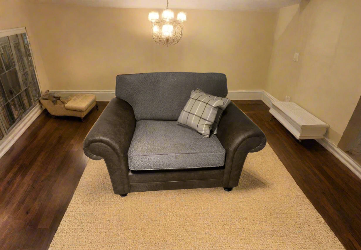 Darwin Formal Back Love Chair