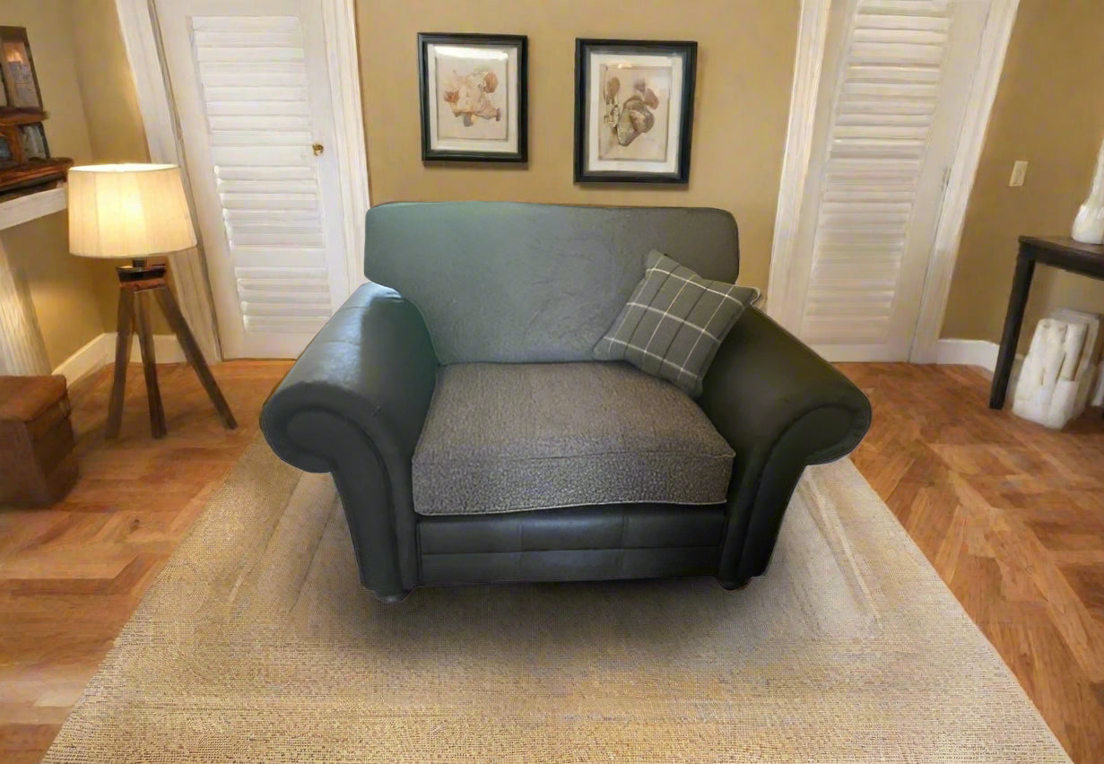 Darwin Formal Back Love Chair